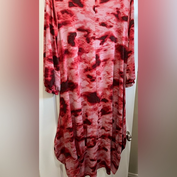 Comfy red tie-die like bubble dress - Picture 2 of 4